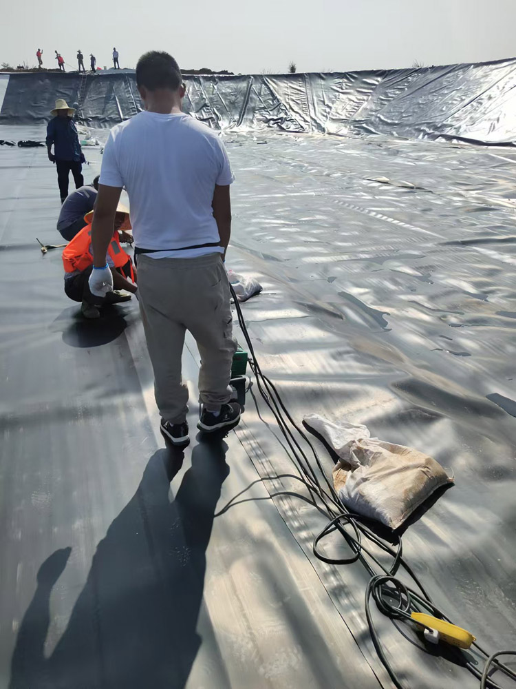 內蒙蓄水池使用HDPE土工膜 內蒙蓄水池使用HDPE土工膜